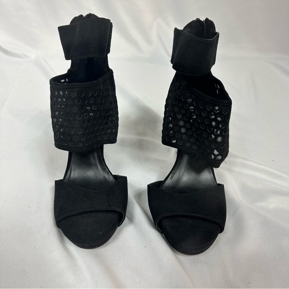 YEES Black Heels in Size 38 - Picture 1 of 6